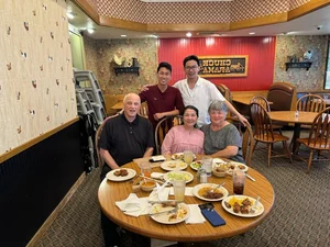 A Heartwarming Journey: Da Nang Son Travels the World with Mom - image 5