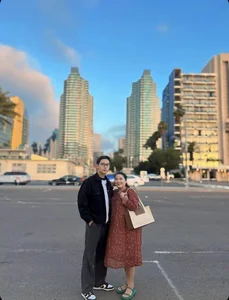 A Heartwarming Journey: Da Nang Son Travels the World with Mom - image 0