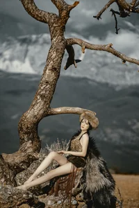 Art Language Vol.6484 Ran Ran: A Serene Journey Through Artistic Photography - image 23