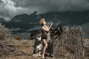 Art Language Vol.6484 Ran Ran: A Serene Journey Through Artistic Photography - image 22
