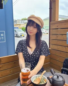 Redefining Beauty Standards: The Rise of Petite Fashion Influencers and Body Positivity in Japan - image 4