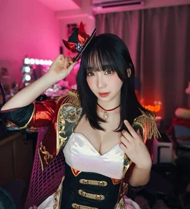 Redefining Beauty Standards: The Rise of Petite Fashion Influencers and Body Positivity in Japan - image 7