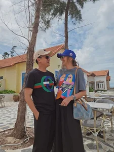 Stunning Visuals of Thuý Ngân and Phương Linh: Vietnamese Beauty and Fashion Trends - image 0