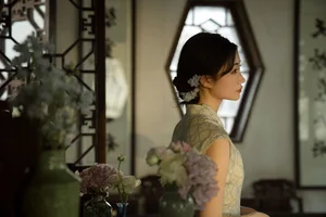 YiTuYu Vol.10312 Shi Xiao Jie Mo W: Elegant Art Language Photography Collection Featuring 25 Exclusive Photos - image 1
