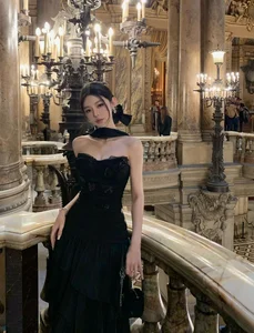 Celebrating Modern Beauty: The Aesthetic Balance of a Slender Silhouette and Natural Curves - image 10