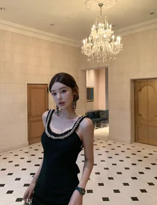 Celebrating Modern Beauty: The Aesthetic Balance of a Slender Silhouette and Natural Curves - image 0