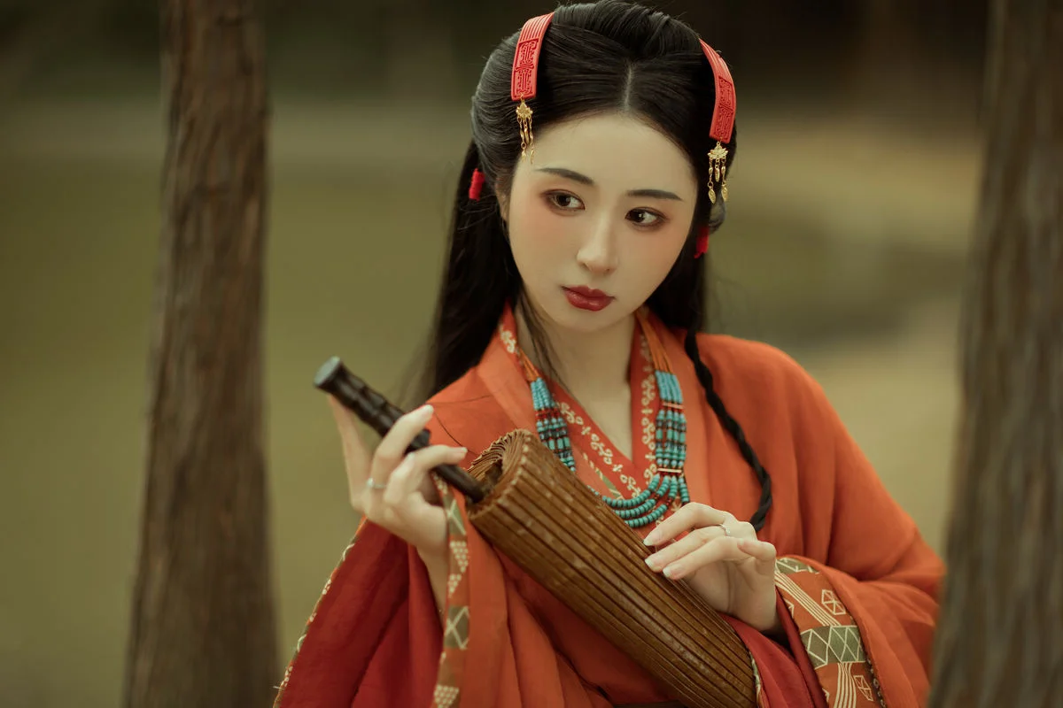 The Artistic Vision of YiTuYu Art Language Vol.7549 Featuring Xiao Xi Zi