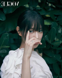 Kim Ji Won Shines in Elegant Vogue Korea Photoshoot Following Queen of Tears Success - image 3