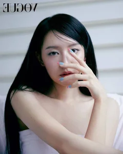 Kim Ji Won Shines in Elegant Vogue Korea Photoshoot Following Queen of Tears Success - image 0