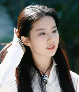 Iconic Beauty: Liu Yifei’s Rare 25-Year-Old Photos Resurface, Proving Why She Remains China’s Ultimate Fairy Sister - image 6