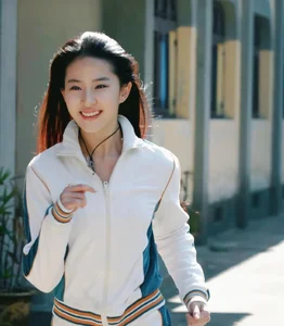 Iconic Beauty: Liu Yifei’s Rare 25-Year-Old Photos Resurface, Proving Why She Remains China’s Ultimate Fairy Sister - image 3