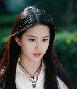 Iconic Beauty: Liu Yifei’s Rare 25-Year-Old Photos Resurface, Proving Why She Remains China’s Ultimate Fairy Sister - image 4