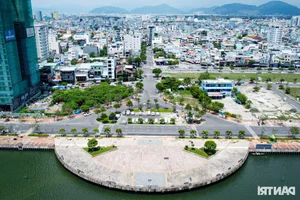 Exploring Da Nang’s Han River Pedestrian Street and Vibrant Night Tourism Scene - image 5