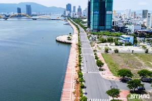 Exploring Da Nang’s Han River Pedestrian Street and Vibrant Night Tourism Scene - image 11