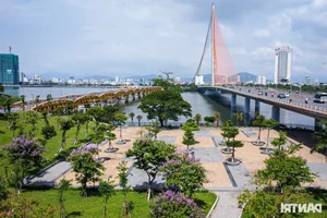 Exploring Da Nang’s Han River Pedestrian Street and Vibrant Night Tourism Scene - image 6