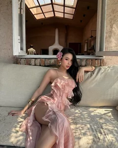 Viral Sensation Known for Her Moves Displays Confident Style and Seductive Aesthetic - image 8