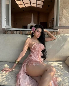 Viral Sensation Known for Her Moves Displays Confident Style and Seductive Aesthetic - image 1