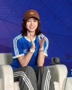 Stunning Natural Beauty: Chinese Track Star's Elegant Everyday Style and Athletic Grace - Ref: 80e78bd7-73a7-424c-99b2-9e2f019c46af - image 0