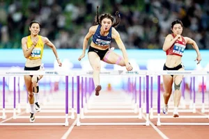 Stunning Natural Beauty: Chinese Track Star's Elegant Everyday Style and Athletic Grace - Ref: 80e78bd7-73a7-424c-99b2-9e2f019c46af - image 3