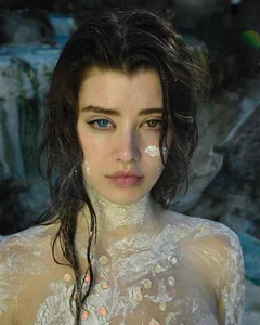 The Rare Beauty of Heterochromia: Celebrating a Stunning Model with Two Different Colored Eyes - image 10