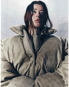 The Rare Beauty of Heterochromia: Celebrating a Stunning Model with Two Different Colored Eyes - image 8