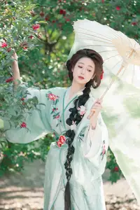 Ethereal Beauty: Xiao He's Grace in Classic Hanfu - YiTuYu Collection Vol.8729 - image 3