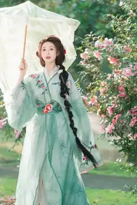 Ethereal Beauty: Xiao He's Grace in Classic Hanfu - YiTuYu Collection Vol.8729 - image 0