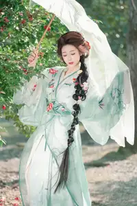 Ethereal Beauty: Xiao He's Grace in Classic Hanfu - YiTuYu Collection Vol.8729 - image 6