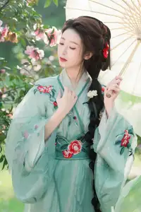 Ethereal Beauty: Xiao He's Grace in Classic Hanfu - YiTuYu Collection Vol.8729 - image 2