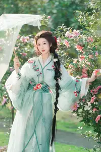 Ethereal Beauty: Xiao He's Grace in Classic Hanfu - YiTuYu Collection Vol.8729 - image 4