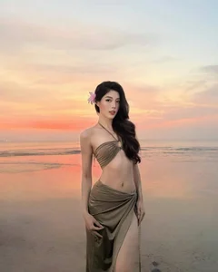 Former Volleyball Star Đặng Thu Huyền Dazzles in Latest Bikini Photoshoot Highlighting Athletic Grace - image 7