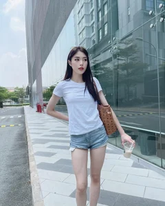 Former Volleyball Star Đặng Thu Huyền Dazzles in Latest Bikini Photoshoot Highlighting Athletic Grace - image 5