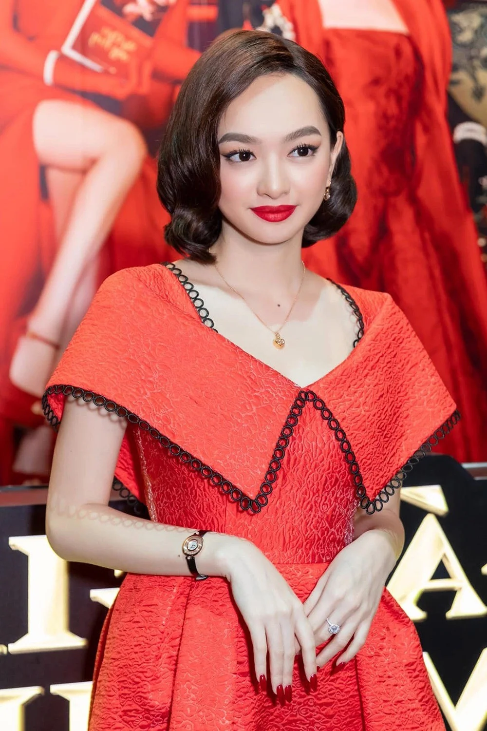 Chic Short Bob Haircut Inspiration: Kaity Nguyen’s Stunning New Visual and Elegant Style Transformation for a Modern Feminine Look