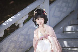 YiTuYu Art Language Vol.5135: Captivating Visuals with Model Bai Du Ren - image 8