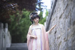YiTuYu Art Language Vol.5135: Captivating Visuals with Model Bai Du Ren - image 1