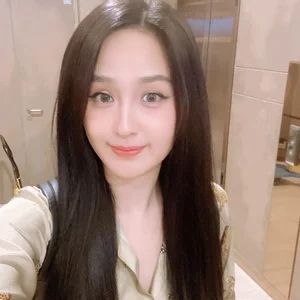 Vietnamese Star Ngọc Huyền Celebrates Birthday as Phạm Quỳnh Anh Flaunts Bold and Elegant Fashion Style - image 1