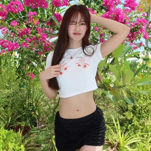 Meet the Thai Beauty Rumored to be Son Tung M-TP's New Artistic Muse - image 2