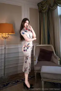 XiuRen No.10452: Can Bao's Captivating Elegance in a Modern Floral Cheongsam - image 1