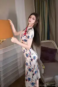 XiuRen No.10452: Can Bao's Captivating Elegance in a Modern Floral Cheongsam - image 3