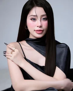 Elegant Saigon Influencer Style: A Stunning Gallery of Modern Luxury and Glamorous Fashion Trends - image 6