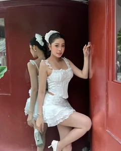 Elegant Saigon Influencer Style: A Stunning Gallery of Modern Luxury and Glamorous Fashion Trends - image 4