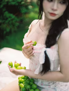 VGU No.143: A Gentle Beauty Embracing Summer Sun Fresh Youthfulness with Nature's Sweetness - image 7