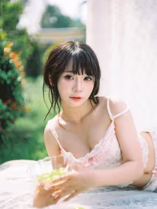 VGU No.143: A Gentle Beauty Embracing Summer Sun Fresh Youthfulness with Nature's Sweetness - image 3