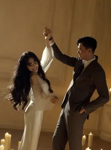 Timeless Elegance: How Runner-Up Le Hang Redefines Luxury with Sophisticated Silk Fashion - image 6