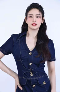 Timeless Elegance: How Runner-Up Le Hang Redefines Luxury with Sophisticated Silk Fashion - image 2