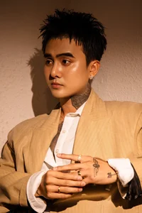 Timeless Elegance: How Runner-Up Le Hang Redefines Luxury with Sophisticated Silk Fashion - image 3