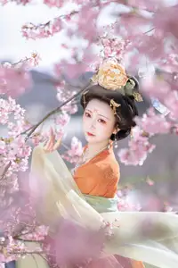 Qian Yue's Hanfu Elegance Amidst Cherry Blossoms: YiTuYu Vol.8674 Artistry - image 0
