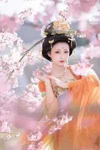 Qian Yue's Hanfu Elegance Amidst Cherry Blossoms: YiTuYu Vol.8674 Artistry - image 4