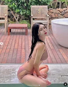 Korean Influencer's Stunning Vietnam Vacation: Bikini Fashion and Travel Trends - image 1