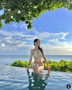 Korean Influencer's Stunning Vietnam Vacation: Bikini Fashion and Travel Trends - image 2